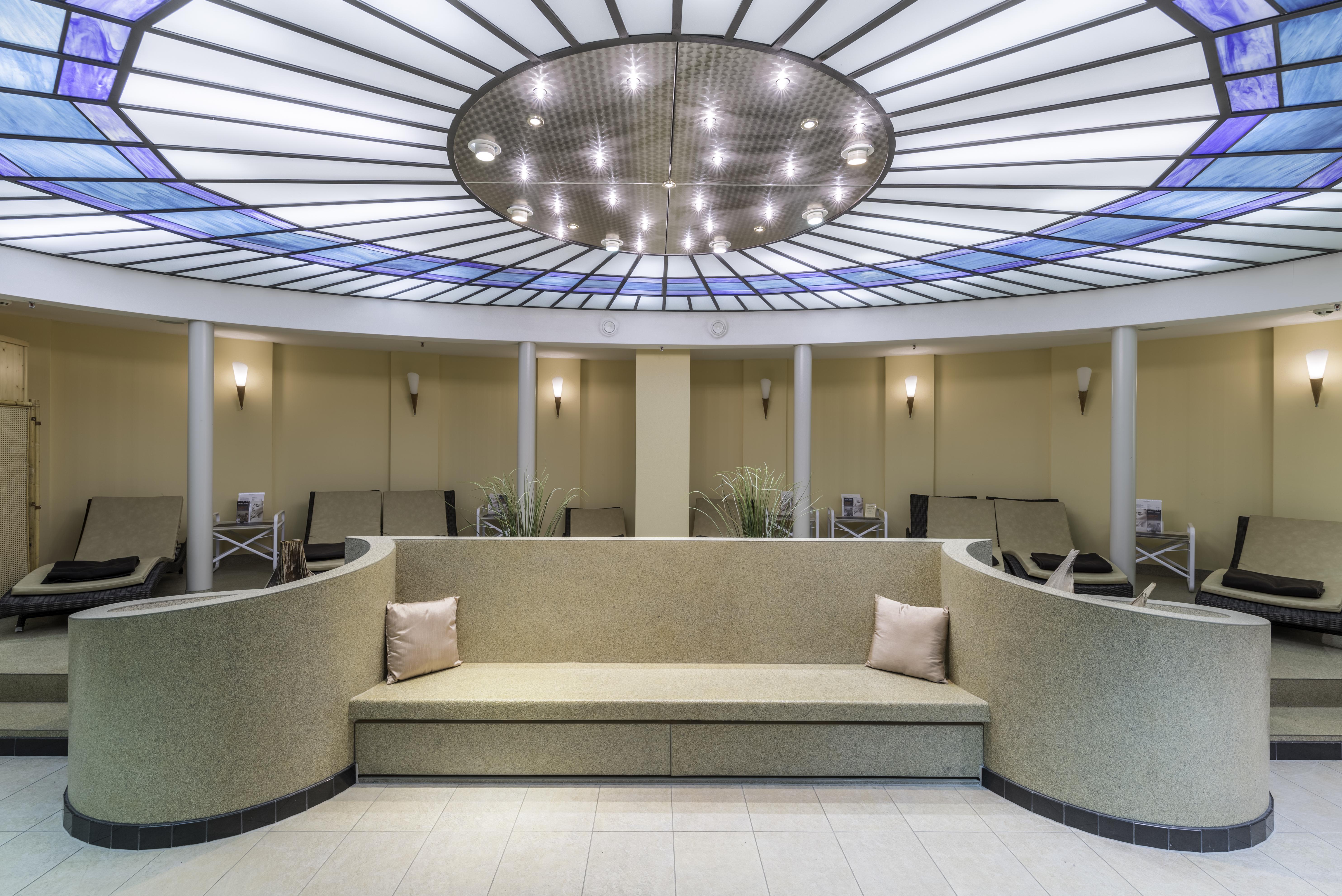 Park Inn By Radisson Berlin Alexanderplatz ภายนอก รูปภาพ The interior of the spa