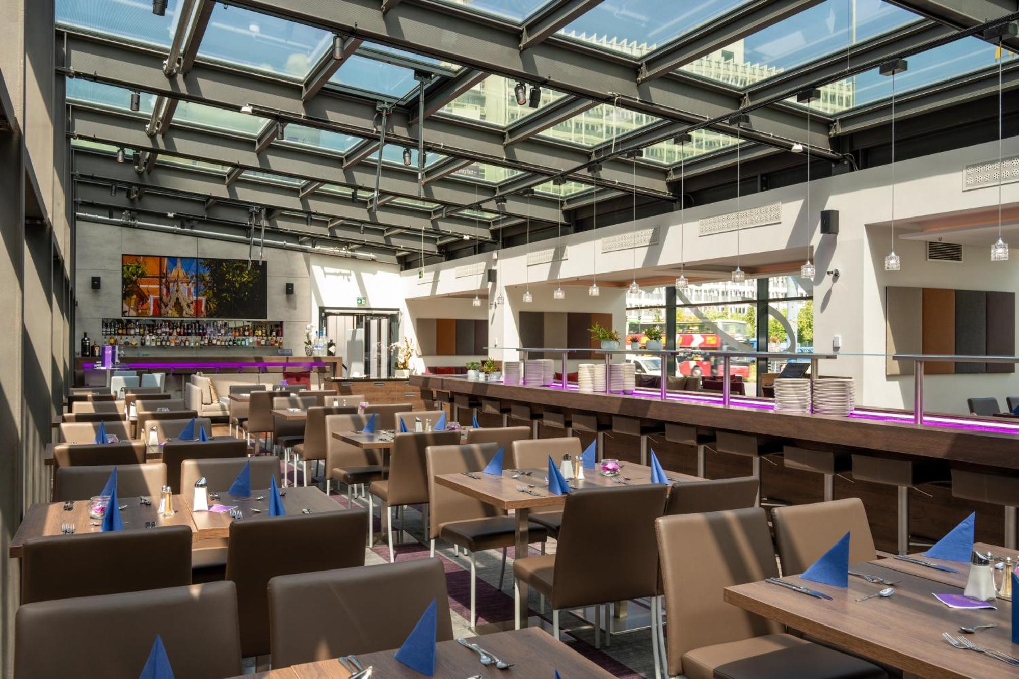 Park Inn By Radisson Berlin Alexanderplatz ภายนอก รูปภาพ Restaurant