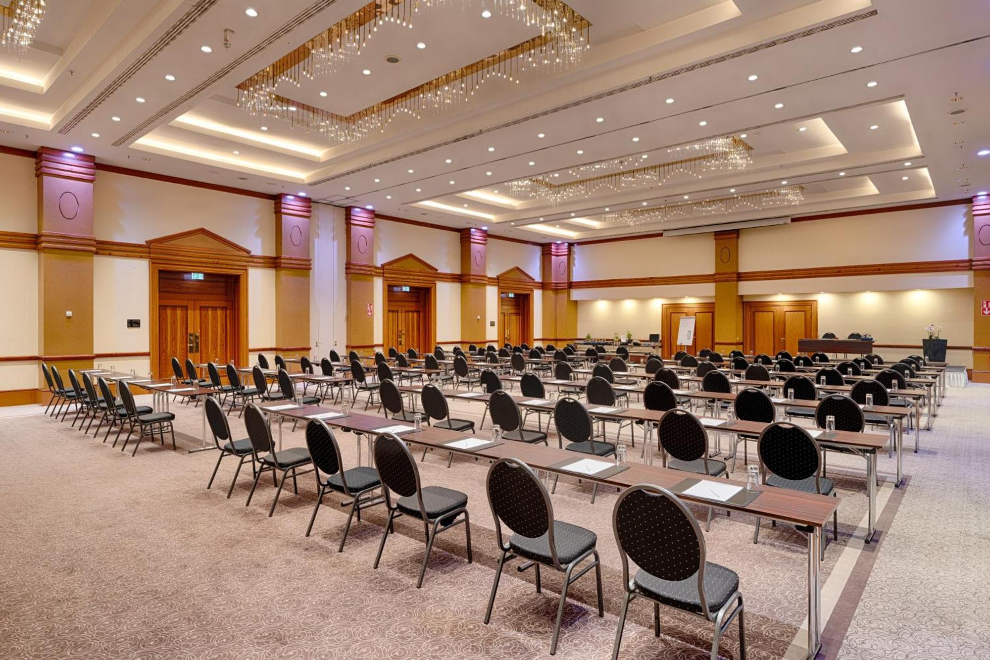 Park Inn By Radisson Berlin Alexanderplatz ภายนอก รูปภาพ The ballroom of the hotel