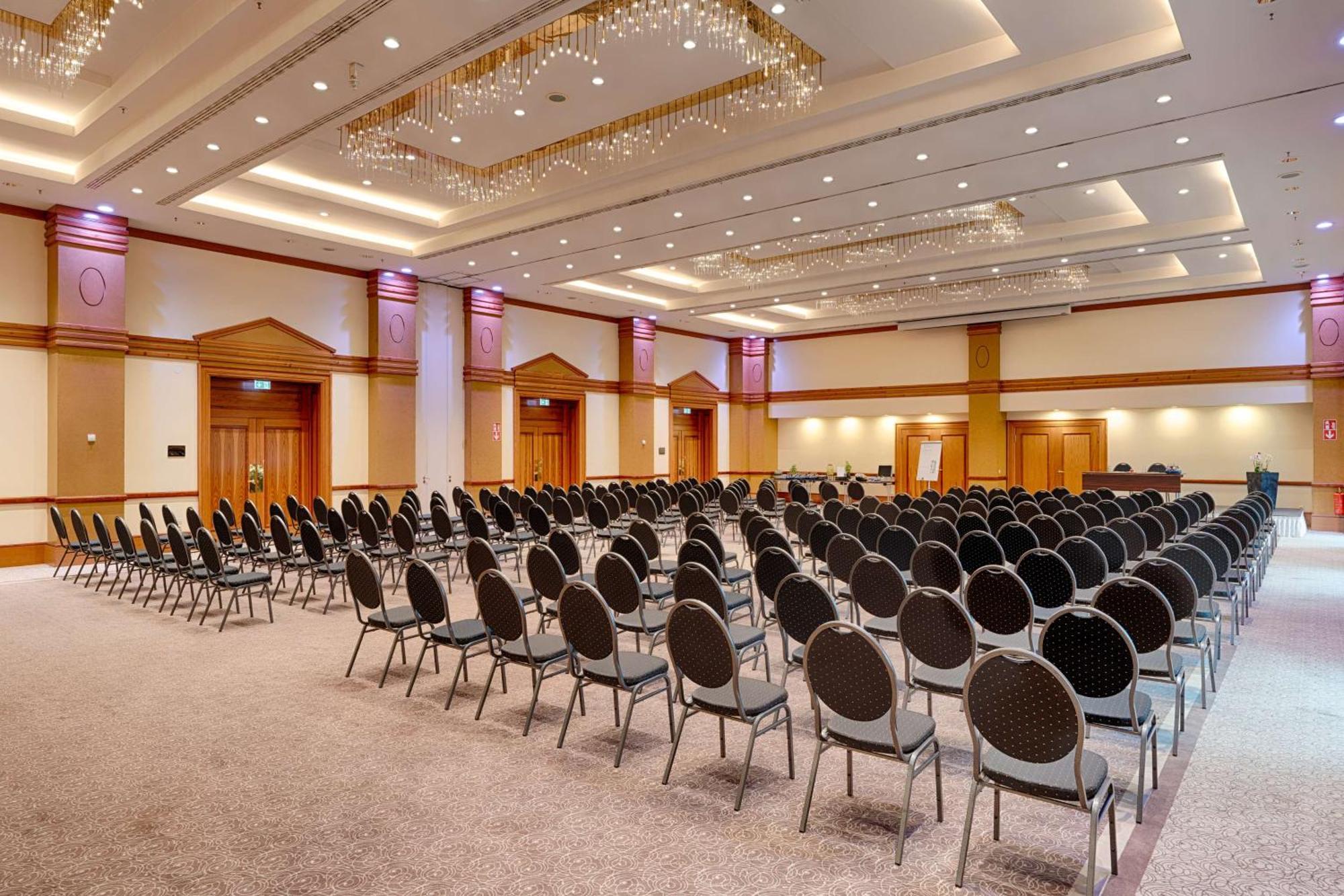 Park Inn By Radisson Berlin Alexanderplatz ภายนอก รูปภาพ The ballroom of the hotel