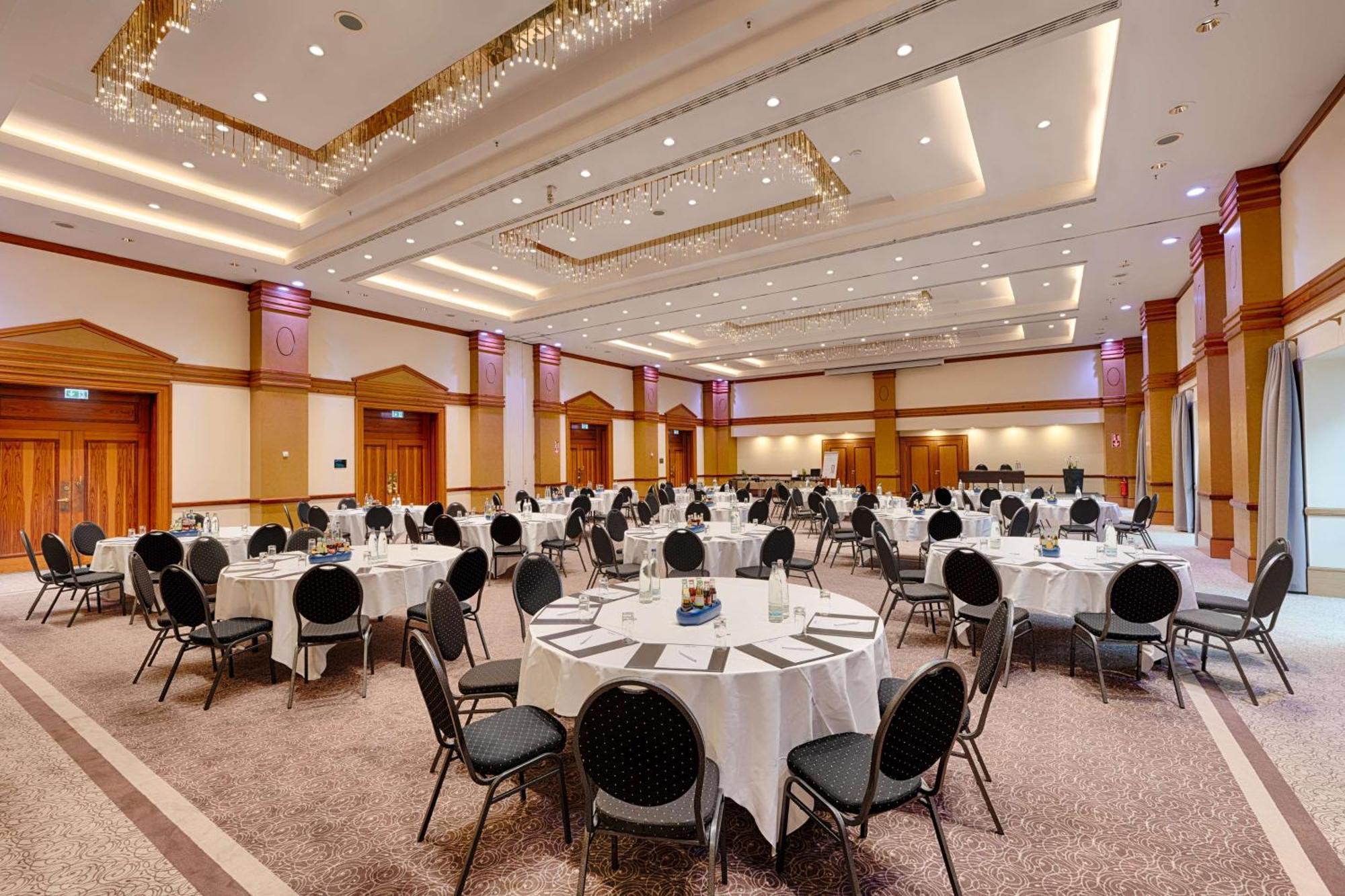 Park Inn By Radisson Berlin Alexanderplatz ภายนอก รูปภาพ The ballroom at the hotel