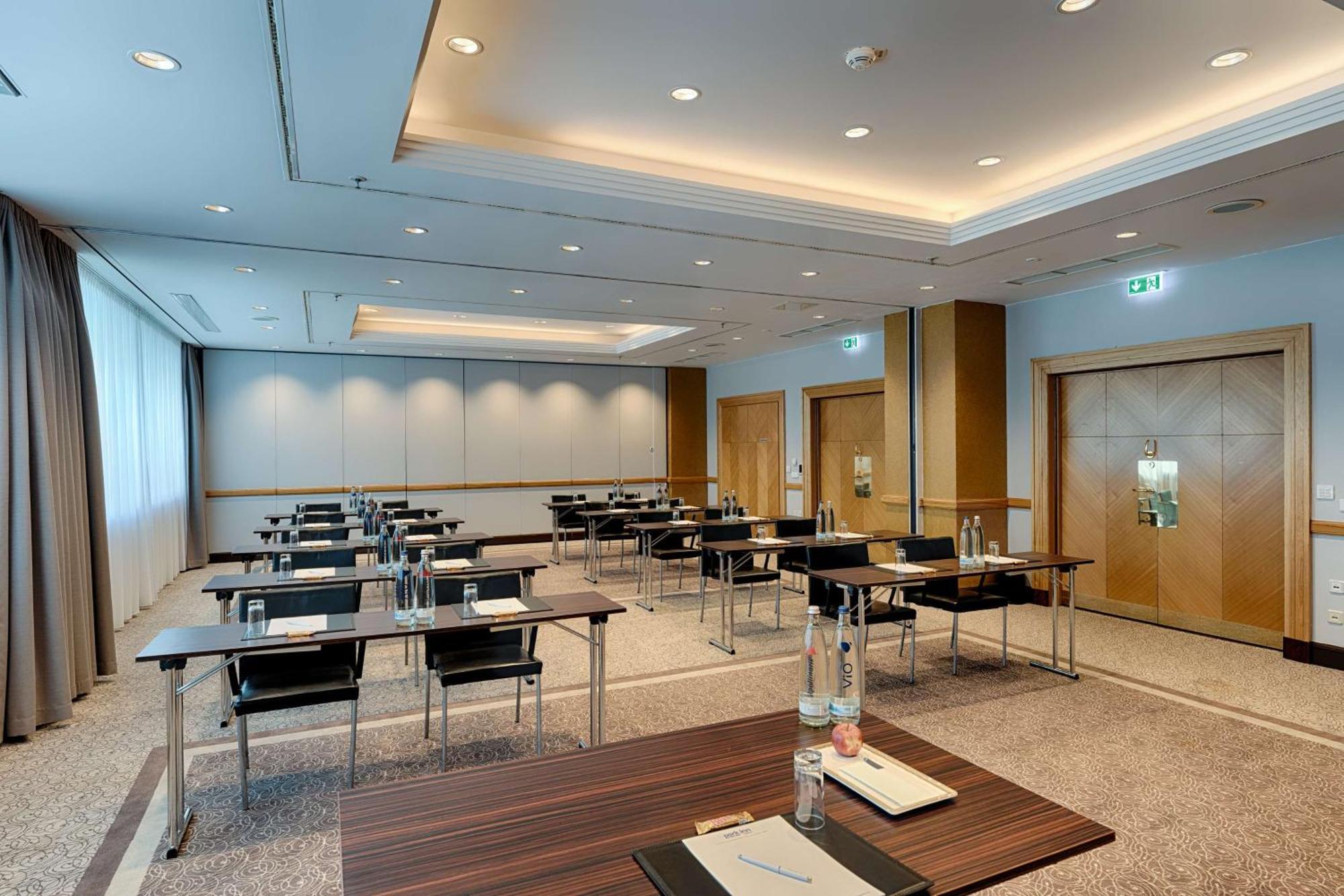Park Inn By Radisson Berlin Alexanderplatz ภายนอก รูปภาพ Meeting room