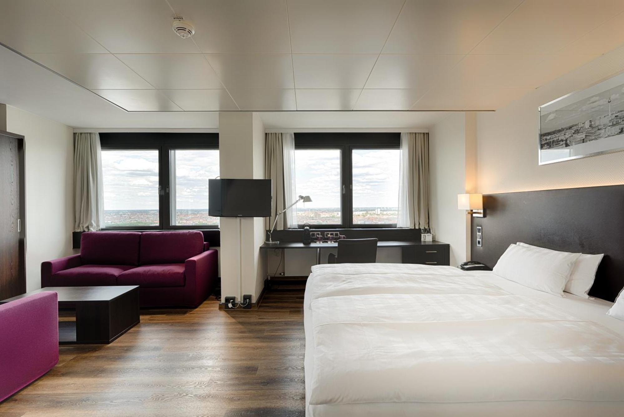 Park Inn By Radisson Berlin Alexanderplatz ภายนอก รูปภาพ Room at the hotel