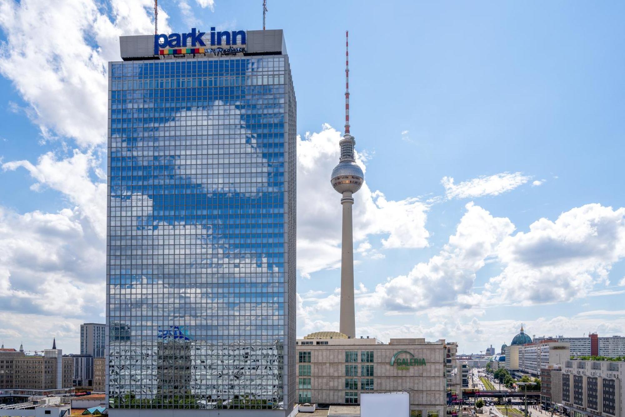 Park Inn By Radisson Berlin Alexanderplatz ภายนอก รูปภาพ Park Inn by Marriott Berlin