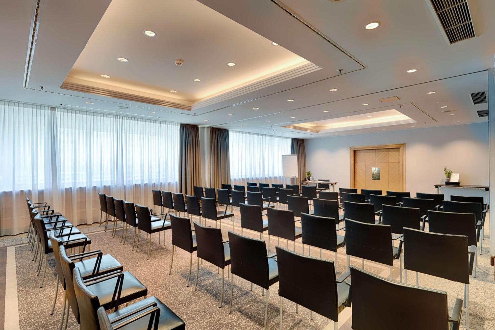 Park Inn By Radisson Berlin Alexanderplatz ภายนอก รูปภาพ Meeting room