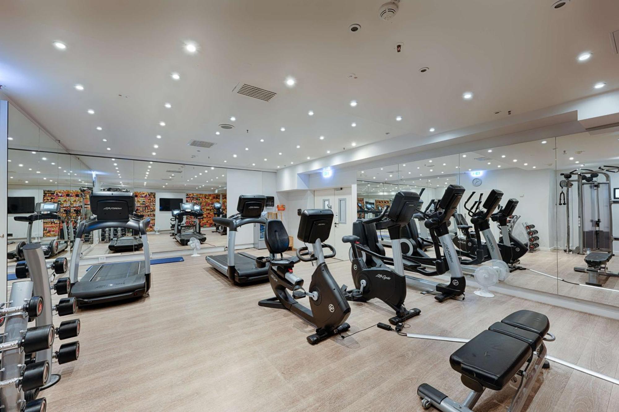 Park Inn By Radisson Berlin Alexanderplatz ภายนอก รูปภาพ Fitness room