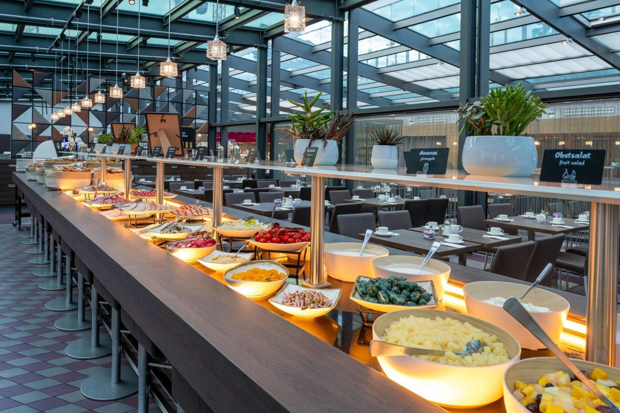 Park Inn By Radisson Berlin Alexanderplatz ภายนอก รูปภาพ Breakfast buffet at the hotel