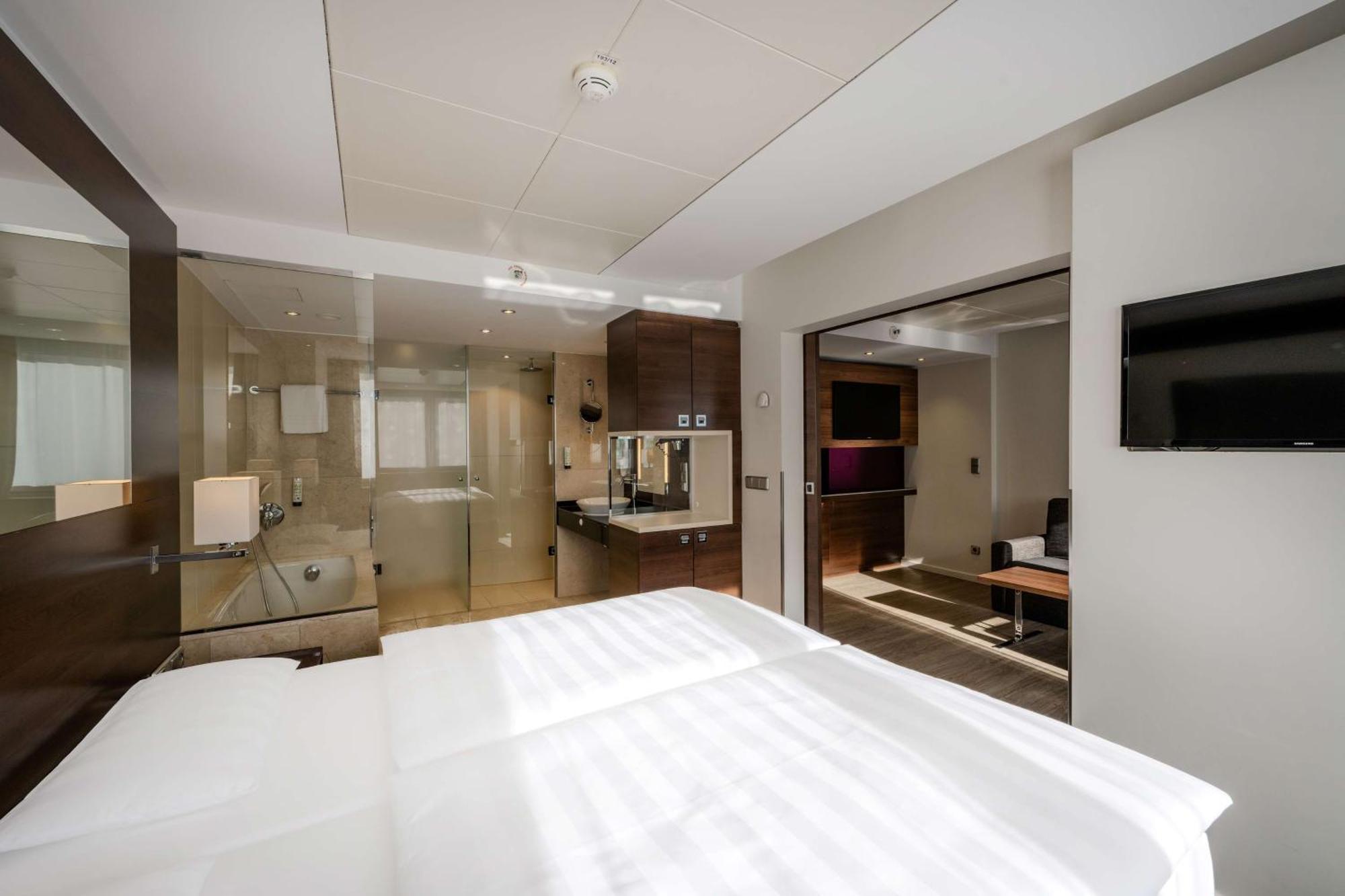 Park Inn By Radisson Berlin Alexanderplatz ภายนอก รูปภาพ Room interior