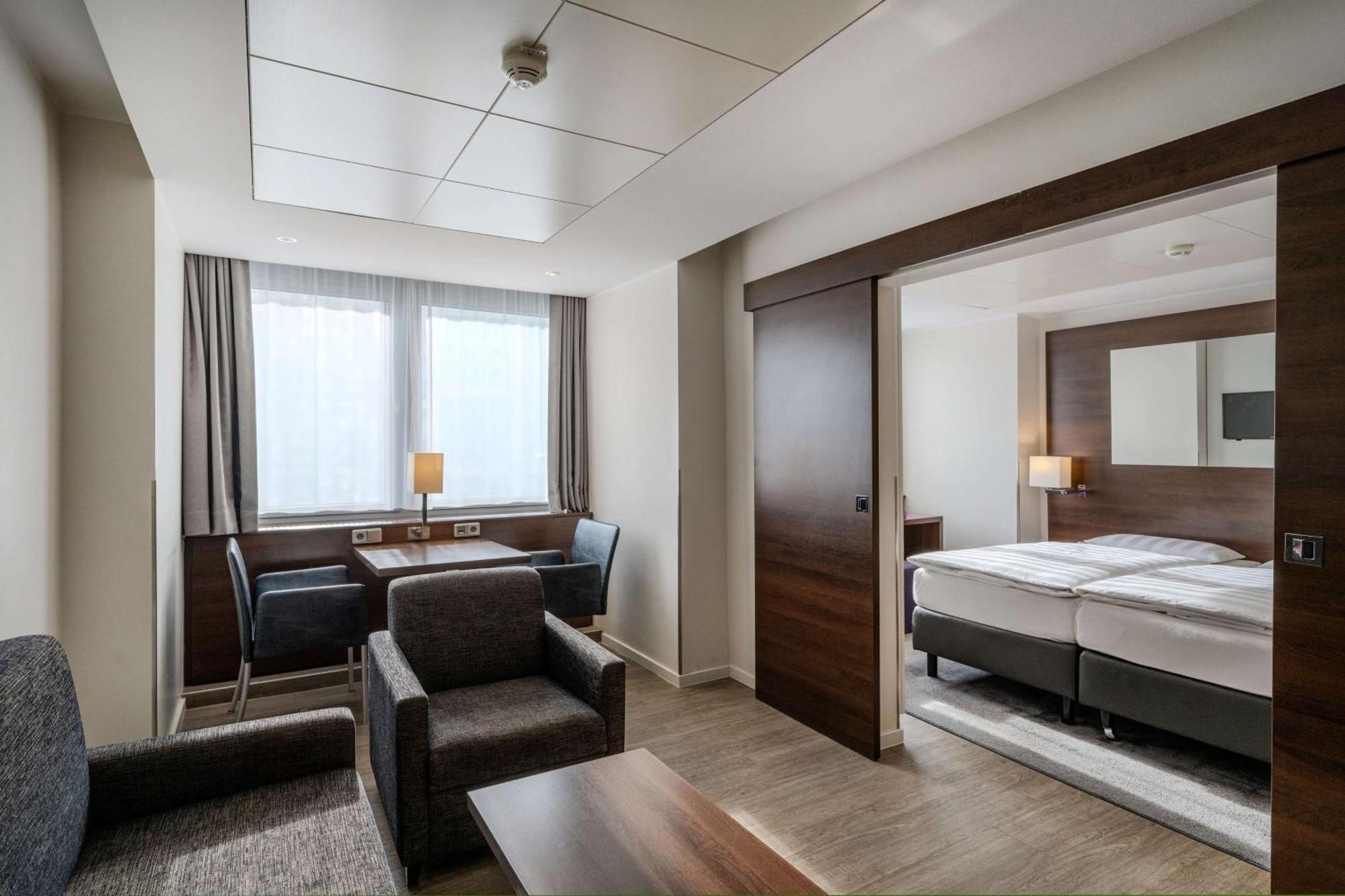 Park Inn By Radisson Berlin Alexanderplatz ภายนอก รูปภาพ Room at the hotel