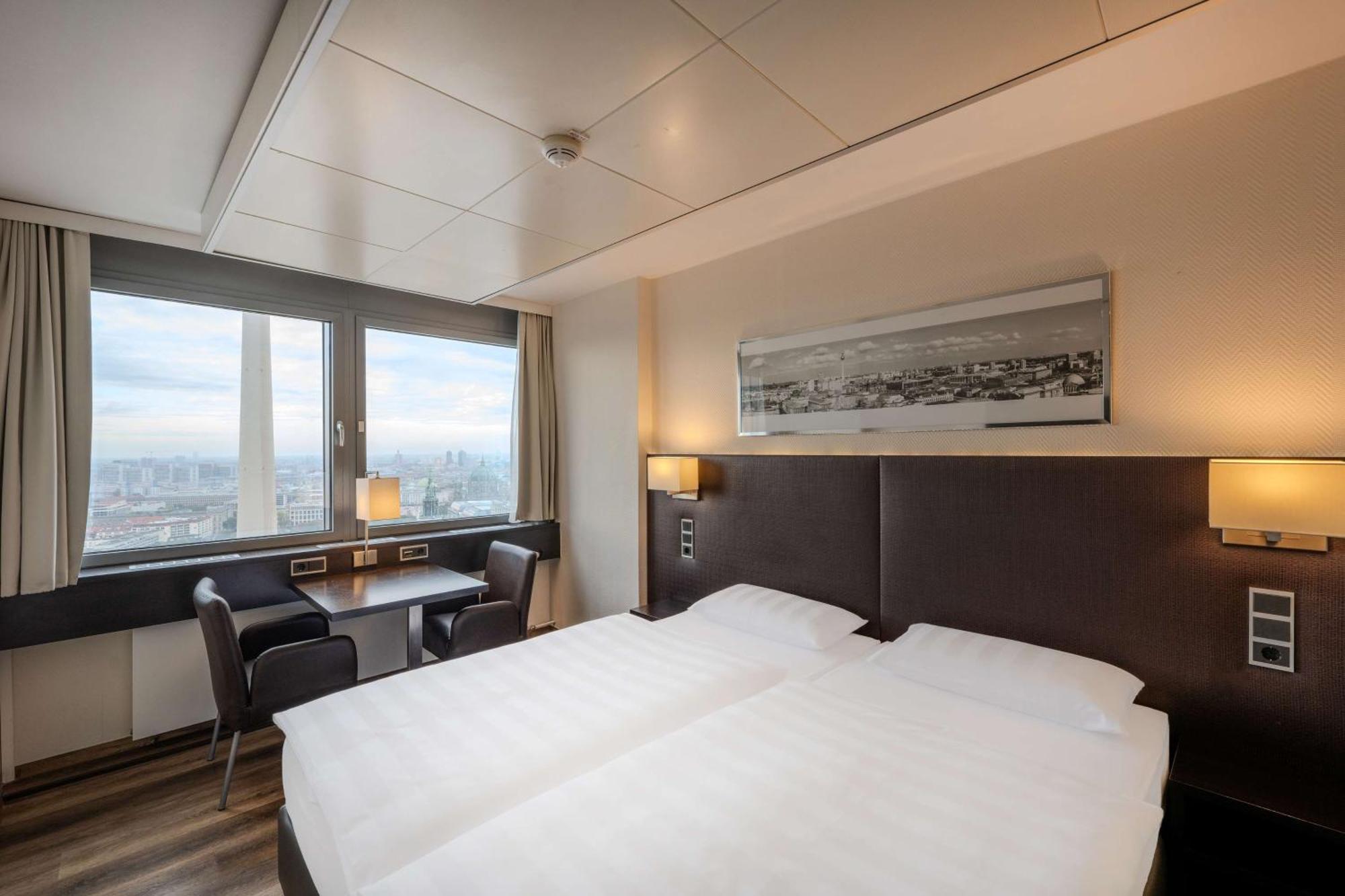 Park Inn By Radisson Berlin Alexanderplatz ภายนอก รูปภาพ Room of the hotel